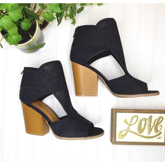 Qupid Black Open Toe Bootie with Chunky Heel - Picture 2 of 8